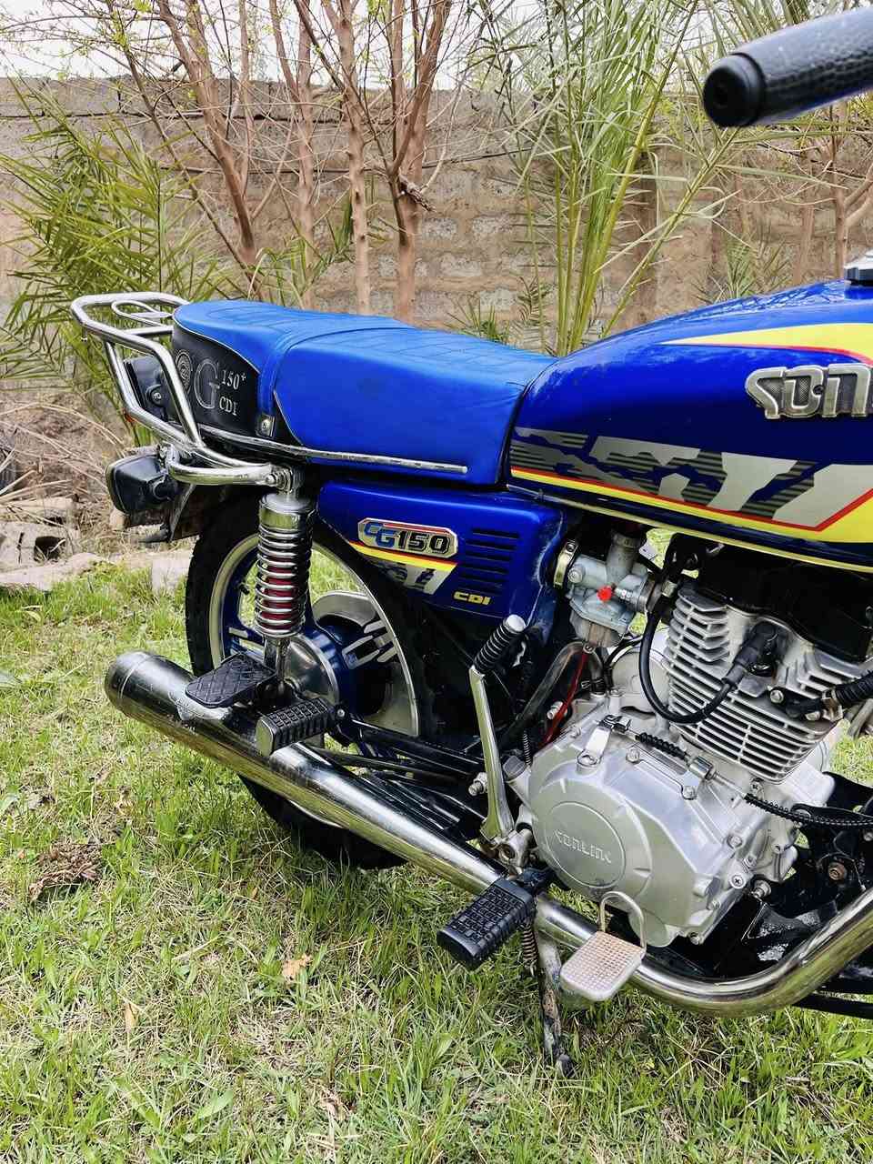 السلام عليكم موطور للبيع او مراوس

سولنك ⛽️سيفان موديل2023✅ ال شكل الجديد منفيس موجود 
محرك 🛫200 ✈️كهربايات كلها بل شرط ما بي نقص برغي تواير جدد موطور نضيف احلا من الصور كلو علا وضع الشركه 
مكان الزاب ال سعر 575الشراي يتصل عل رقم ***********
