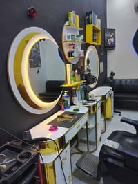 ميز حلاقة • سنغافورة