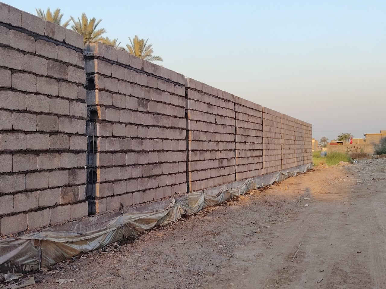 سلام عليكم خلفه بناء بلوك شغل نضيف كلش حلو الشغل داخل بغداد فقط رقم الهاتف ***********
***********

