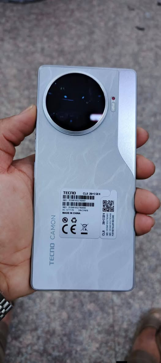 تكنو كامون 30 برو نسخة 5G  شحن سريع 70 واط 
الموبايل غراضة كاملة شاحن و كفر و كارتون كلشي كامل

 بعد التحديث توقفت البصمة و بالتحديث الي بعدة يحلون المشكلة 

المواصفات

الشاشة: AMOLED مقاس 6.78 بوصة بدقة +FHD ومعدل تحديث 144 هرتز. �

المعالج: MediaTek Dimensity 8200 Ultimate 5G بتقنية 4 نانومتر، مناسب للألعاب والتطبيقات الثقيلة. �

سعة التخزين  256 كيكا

رام : 12 جيجابايت RAM مع إمكانية التوسعة الافتراضية إلى 24 جيجابايت، 

 

الكاميرا الخلفية:

50 ميجابكسل رئيسية مع مثبت بصري OIS.

50 ميجابكسل واسعة جداً (Ultra-Wide).

2 ميجابكسل للعزل. 

 

الكاميرا الأمامية: 50 ميجابكسل مع تركيز تلقائي AF.  

تصوير الفيديو: حتى 4K بمعدل 60 إطاراً في الثانية. 

 

البطارية: 5000 ملّي أمبير مع شحن سريع 70 واط. 

 

الصوت: سماعات ستيريو مزدوجة مع دعم Dolby Atmos. 

 

 NFC ، Wi-Fi 6E، بلوتوث 5.3، ومنفذ أشعة تحت الحمراء IR

الجهاز كلش نظيف اخو الجديد

السعر 275 الف

راسلني خاص او علق واني ارد


**إذا كنت صاحب هذا الإعلان وتريد حذفه لأي سبب، رجاءا أرسل رسالة إلى الدعم الفني**