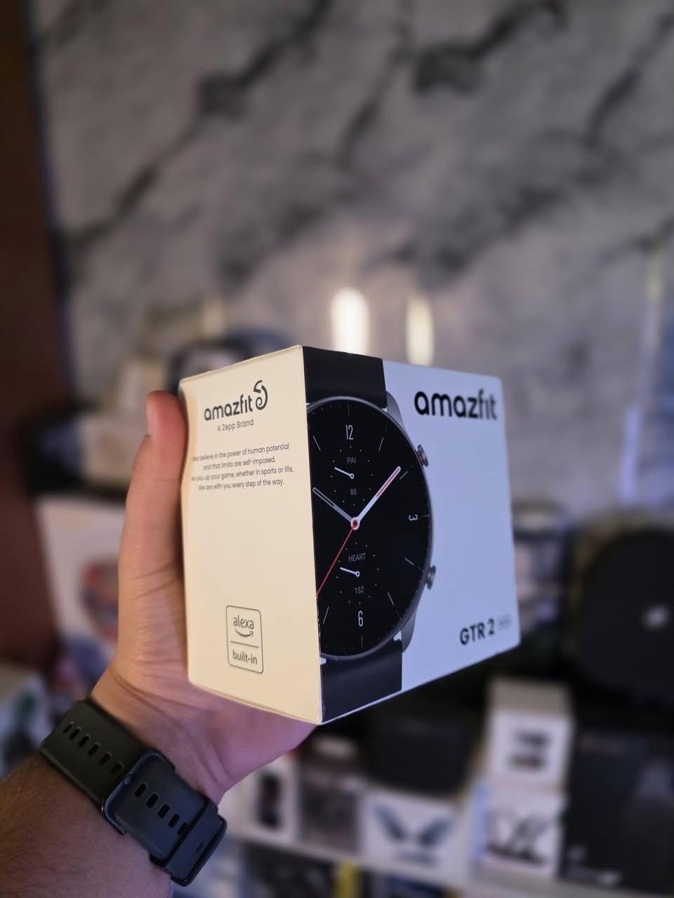 📱 Amazfit GTR 2 | ساعة ذكية فاخرة 🖤✨
ساعة ذكية من Amazfit تجمع بين التصميم الأنيق والأداء المميز، مناسبة للرياضة، المهام اليومية، والمظهر الراقي 🌟⌚

🔋 بطارية تدوم حتى 14 يوم في الاستخدام العادي دون شحن متكرر

 🩺 مراقبة النشاط الصحي: قياس نبض القلب، مستوى الأكسجين في الدم (SpO2)، وتتبع النوم
 
تتميز بـ GPS مدمج 📍 يعني تقدر تتبع المسار والمسافة والسرعة بالجري والمشي وركوب الدراجة بدون الحاجة للهاتف.

🏃 متعدد أنماط التمارين الرياضية لضبط بيانات الأداء بدقة
 
📱 إشعارات ذكية للرسائل، المكالمات، التطبيقات والمواعيد

 ⌚ شاشة AMOLED ملونة بدقة عالية لعرض واضح وحيوي
 
💦 مقاومة للماء حتى 5ATM مناسبة للسباحة والأنشطة الخارجية
 
🎛️ واجهة وأزرار سهلة للتحكم والإعداد

 Amazfit GTR 2…✨️ 
مزيج بين الأناقة والتقنية الصحية، ساعة تواكب أسلوب حياتك باحتراف. 🖤⌚

للحجز والاستفسار خاص…📩


**إذا كنت صاحب هذا الإعلان وتريد حذفه لأي سبب، رجاءا أرسل رسالة إلى الدعم الفني**
