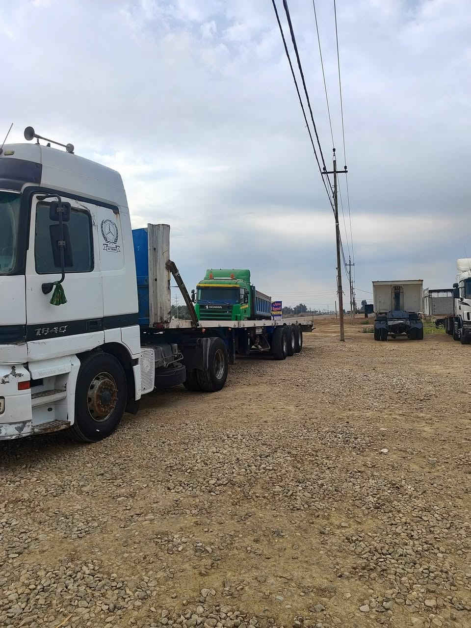 اكتروز 2000شاشه كير كهربائي هاف طكتين كير ومكينه وشاصي كفاله  تخم تاير راس وعربانه 170$وبيها مجال مكان السياره صويره  ***********/***********
