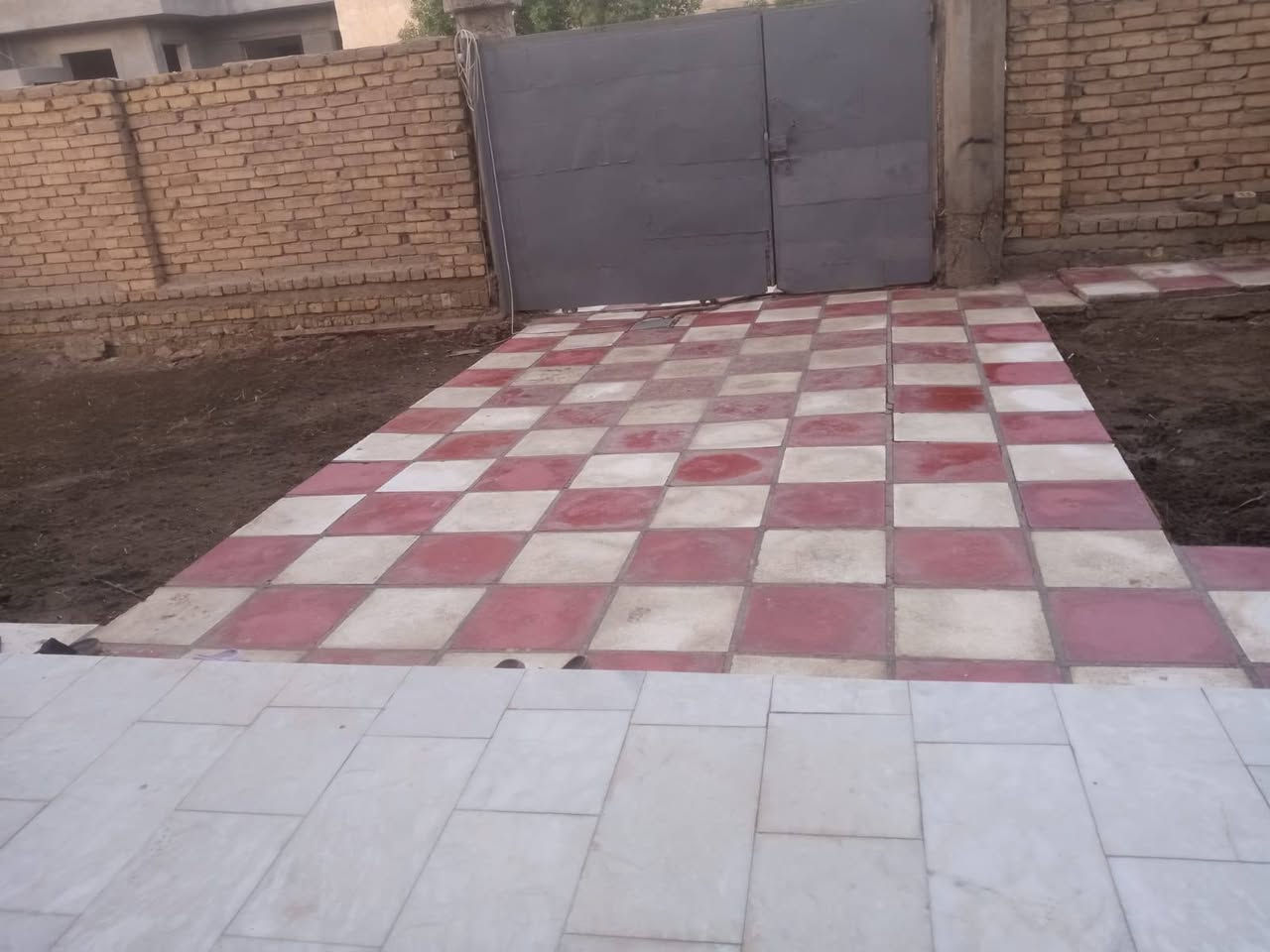 دار للبيع طابو صرف موقع مميز ركن
المساحة 300م
يقع حي الكفاءات بدايه المهندسين خلف مركز تأهيل الجرحى
عرض الشارع 22 م
طابقين الرضي غرفة نوم عدد 2 سويت
الطابق الثاني نفس الارضي3 غرف و مجمع صحيات استقبال مطبخ هول صحيات عدد3 وخارجة وحده
وخلفيات عرض مترين بامتداد البيت
للاسيتفسار 
اتصل على 
***********
