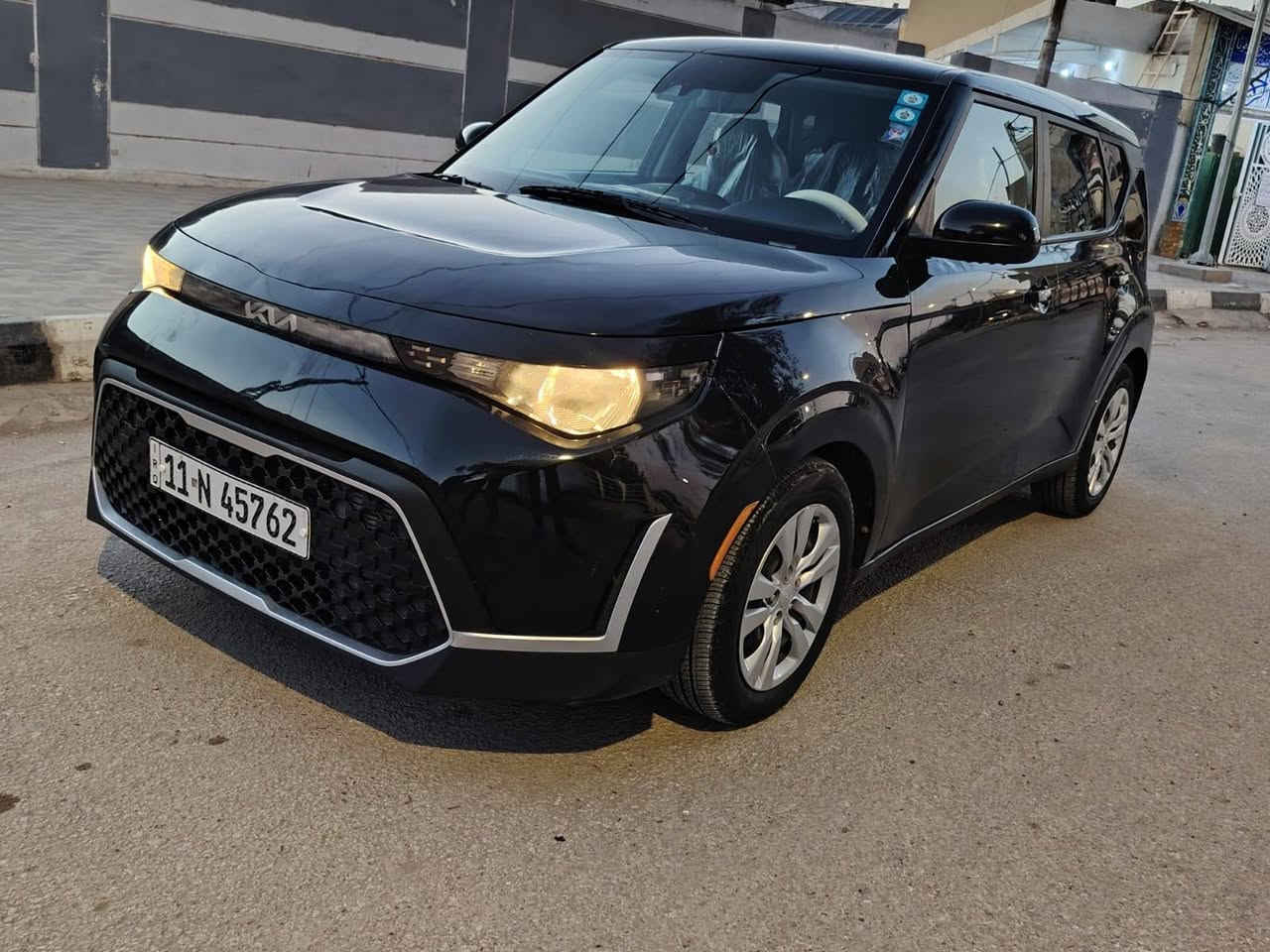 السلام عليكم
كيا صول للبيع موديل ٢٠٢٣ رقم بغداد انكليزي ماشيه ٨٣  حادثها جاملوغ وبنيد وبيها قطعتين كلير مكينه 2000 دوش كير اتي تبريد ثلج تدفئه حداديه جديده  السياره جديده خير من الله سعرها ١٣٣ وبيها مجال للاستفسار اتصل على الرقم *********** مكاني بابل المسيب قرب الكراج الموحد
