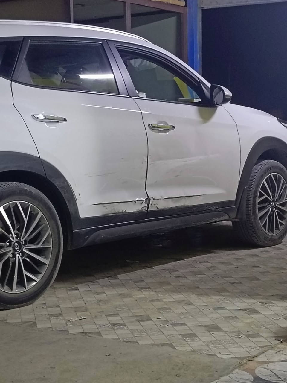 السلام عليكم توسان 19خليجي ماشيه 127الف محرك كير  مكفول حداديه جديده  السياره بدون حادث بيها باب مبدل وثاني مصلح اثر طخه  رقم بغداد دولي سنويه فحص جديد لسنه 2030 مكان السياره كربلاءالتفاصيل السونار بالمنشور السعر بلاش مستعجل ع البيع 175 قفل السعر بدون اي معامله وبخدمتكم كلشي مذكور ميعحبك اعبر المنشور شراي اكون بخدمتك لا تدخلي خاص وتكول دزلي تفاصيل هاي كدامك  وشوف
***********
