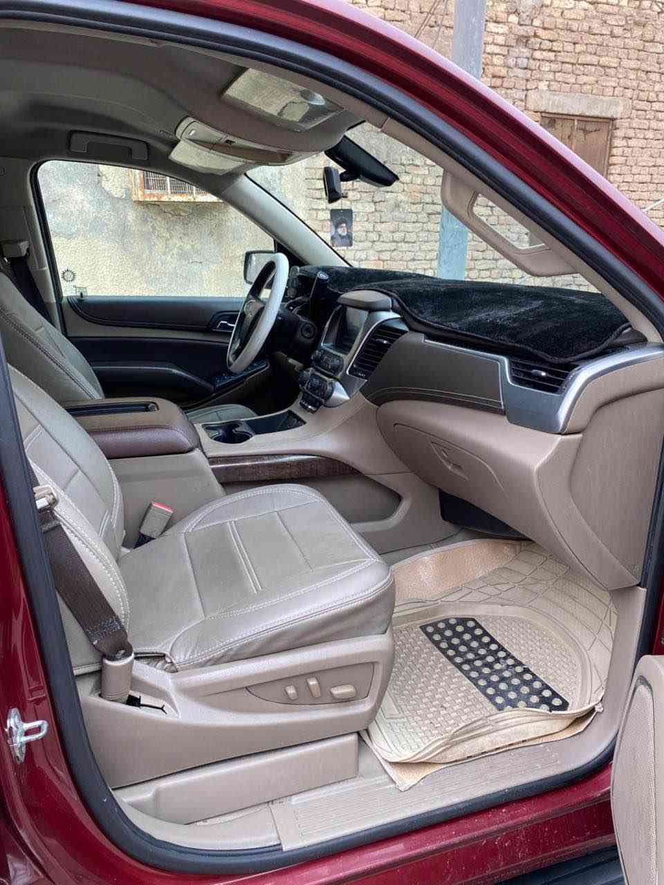 السلام عليكم للبيع فقط 
تاهو سوبر بان موديل 2017 محرك 5300
رقم بصرة خصوصي سيارة جاهزة من كلشي واستخدام شخصي ما مشتغله خط ماشية 151 كيلومتر حادثها جاملق وبنيد بدون شواصي مواصفات LT  مكان السيارة البصرة الأصمعي الجديد 
رقم تلفون ***********
السعر 275 وبيها مجال
