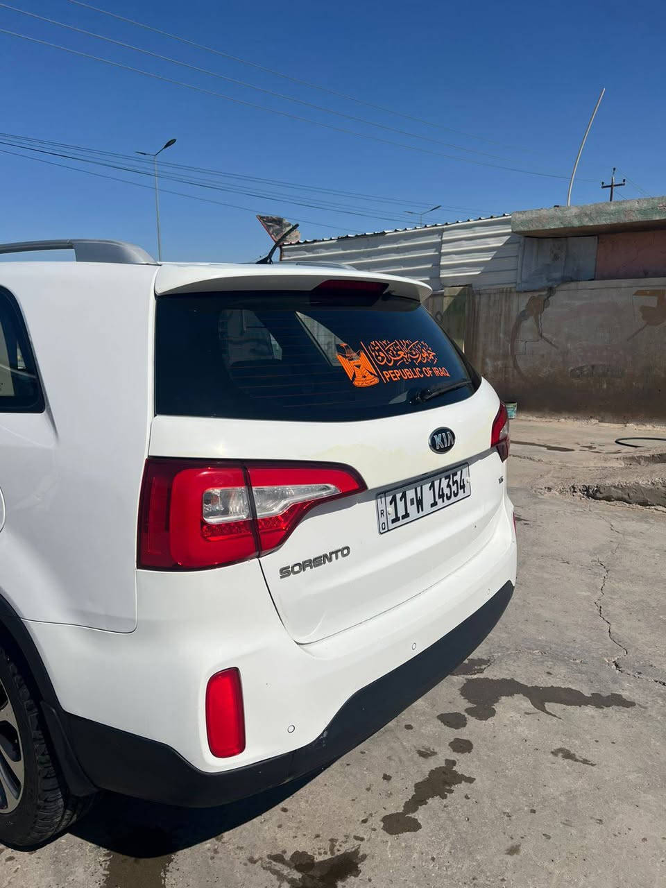 السلام عليكم سورنتو خليجي للبيع سيارة فول عدة الفتحة سيارة 6 سلندر مكينه كير تبريد  مكفولات تخم تاير جديد السيارة جاهزة من كلشي موديل 2015 سنوية وهزة جديدة لل2031 
 السعر 175 وبيها مجال حق الجية 
للتواصل: ***********
