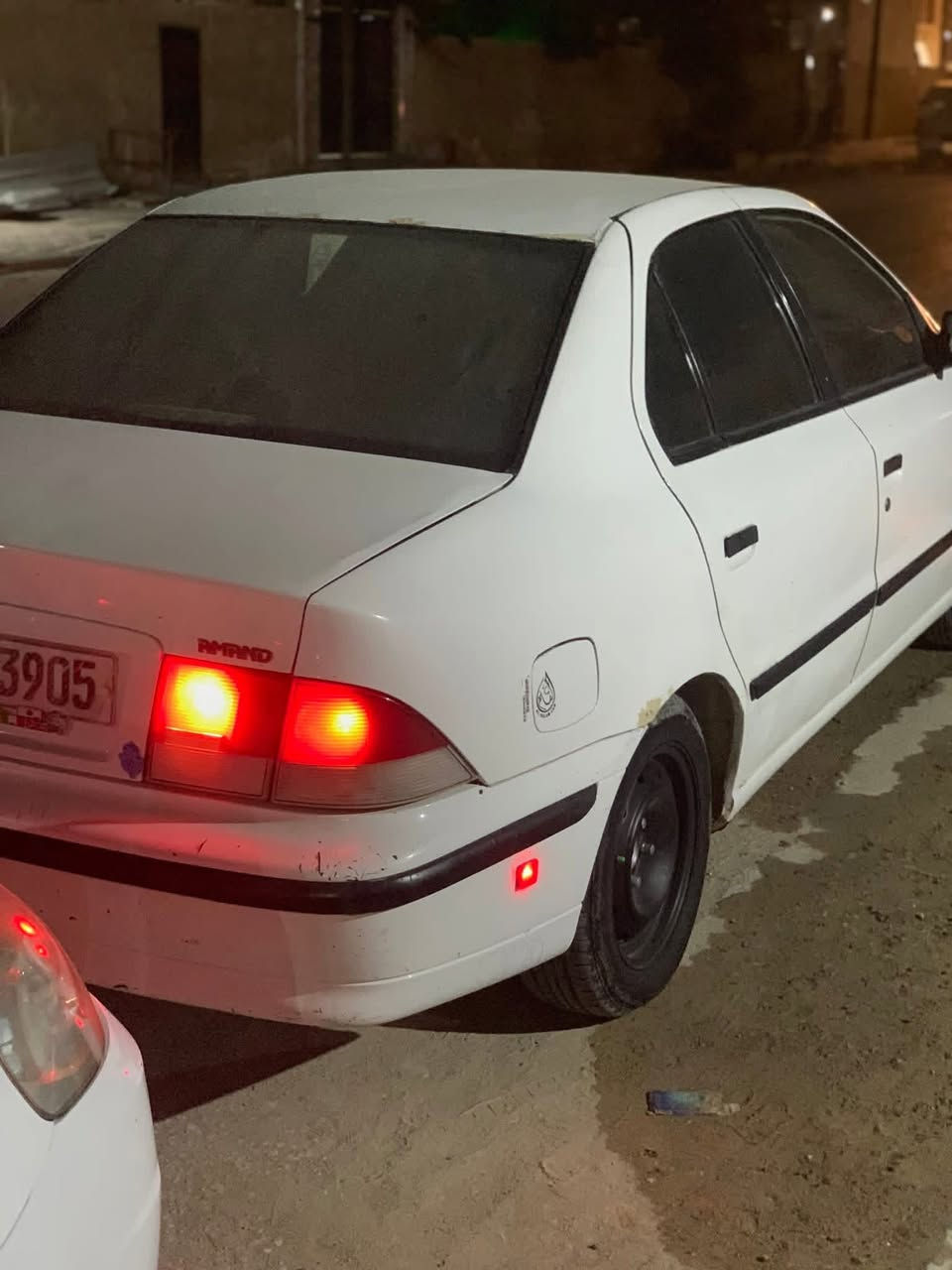 سمند للبيع 2010 متوازي عل بيعته السعر 35 عليه غرامه 200 ينزلن من سعره كير محرك تبريد تخم تاير مابيه ضربه قويه ولا دواخل بيه صبغ باب وجاملغ كدام +باب خلف عبري بارد فقط تجي تكلب وتفحص او بيك خير وتدلل  بسمي السياره سنويته 30       ***********
