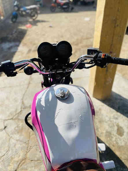 يا الله سلام عليكم دراجة دايوان للبيع موديل 23للبيع.  أوراق. استنساخ.  دراجة مكفولة كفالة عامة كهربائيات كاملة رزانة فوال. السعر. مليون. ١٥٠ وبيهةًمجال. ***********
