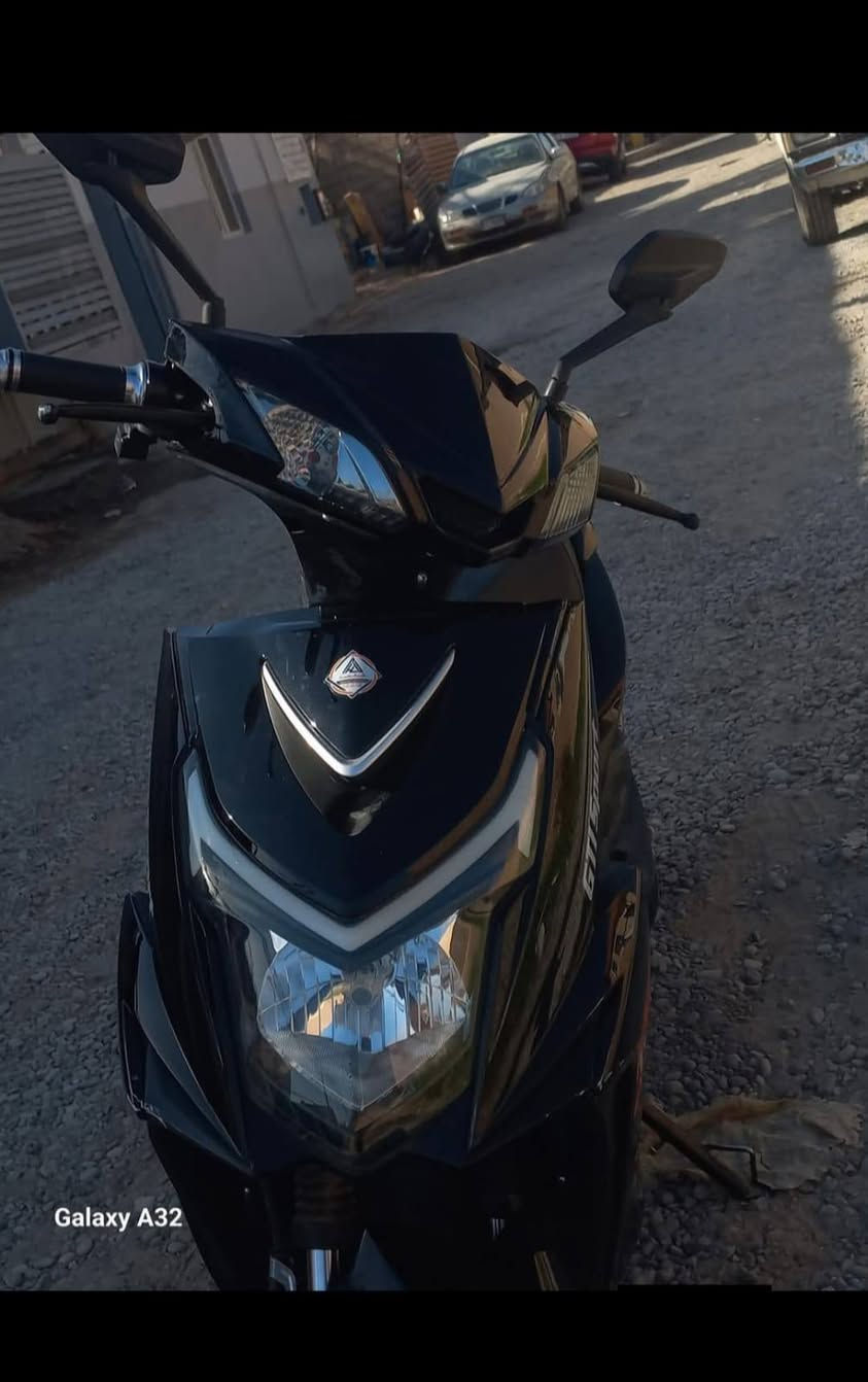 السلام عليكم ماطور شحن سكنس للبيع 6بطاريات دبل العطل مالو بس الملف مايشتغل 
السعر 500الف بي مجال قليل 
للاستفسار الاتصال على الرقم؟: ***********
