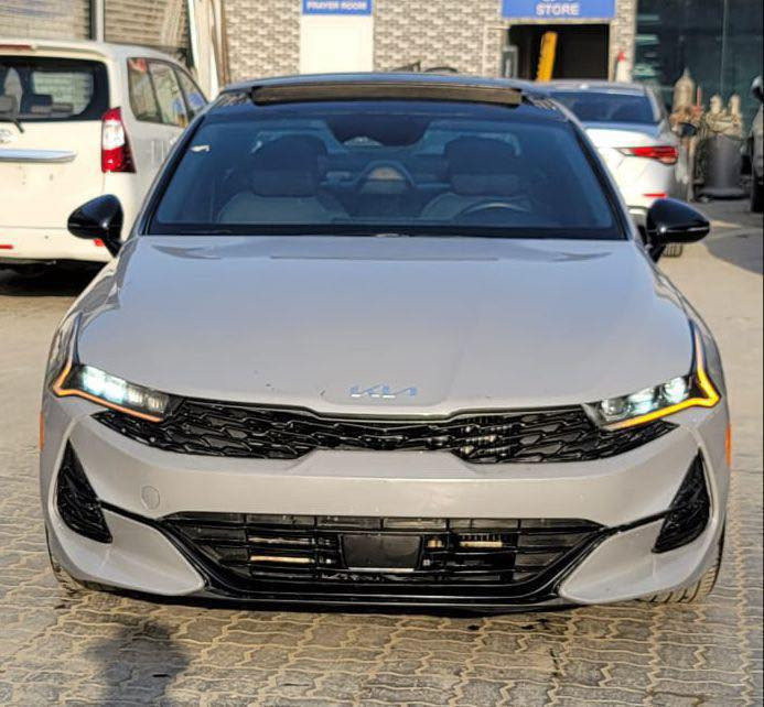 س ع. سياره k5. 2023فول مواصفات للاخير 1/1 سياره جاهزه من كلشي مرقم وجاهز بصره معوقين 170وبيه مجال  ميحتاج اذكر مواصفات السياره فول للاخير. محرك 1600تيربو ماشيه 40الف      ***********
