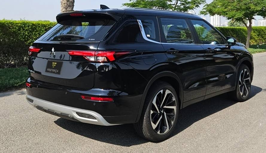 𝐌𝐈𝐓𝐒𝐔𝐁𝐈𝐒𝐇𝐈
𝐎𝐔𝐓𝐋𝐀𝐍𝐃𝐄𝐑 2023
ميتسوبيشي اوتلاندر
 موديل :     SEL۲۰۲۳

    7 راكب

السعر۱۹٥$ مجال

عداد  المسافة ۱۰ میل فقط

حجم المحرك : 2.5L ( 4,سلندر
سعر ....     ۱۹٥ ورقە مجال
مکان/ اربیل  . شارع 100م
معرض نجوم البصرە🔶

( نصف جاملخ صبغ بدون دواخل . بجم کبس)

 مواصفات  
SEL

دةبل اكسل (𝐀𝐖𝐃) 
 بصمة ابواب 
دبڵ   بانوراما 🔴

بصمة تشغيل 

شاشة دشبول ديجيتال

كاميرا °360
‏‎كاميرا امامي
كاميرا جانبي
كاميرا خلفي
هاند بريك بصمة
اوتو ستارات (𝐀𝐔𝐓𝐎 𝐒𝐓𝐀𝐑𝐓)
اوتو ستوب (𝐀𝐔𝐓𝐎  𝐒𝐓𝐎𝐏)
رادار امامي (تحديد مسار)
رادار جانبي  (نقاط عمياء)
رادار خلفي (التحذير من الاصطدام)
حساسات امامي
حساسات جانبي 
حساسات خلفي 

إشارات بلمري 

مري شفط

نظام (𝐎𝐅𝐅-𝐑𝐎𝐀𝐃)
نظام (𝐒𝐇𝐎𝐖)
نظام (𝐀𝐔𝐓𝐎)
نظام 
(𝐄𝐂𝐎)
نظام (𝐍𝐎𝐑𝐌𝐀𝐋)
نظام (𝐒𝐏𝐎𝐑𝐓)
كشنات جلد شامو 

كشن السايق كهربائي
كشنات هیتر
تحكم استيرن 
تبريد لمس 
تبريد مركزي قطعتين
صندوق شفط كهربائي 
لايتات (𝐋𝐄𝐃) 
عدسة زينون 
بكلايتات (𝐋𝐄𝐃)
ويل 20

بعد هوايه مواصفات 
 رقم الشاصي مرفق مع صور
‏‎تفاصيل اكثر الاتصال علی ارقام التاليه  
۰۷٥۰۱۳٥٥۹۳٥
۰۷۷۰۱۳٤۳٤٥٦

(مكان السياره اربیل ...شارع 100م ..معرض نجوم البصرە)

‏
