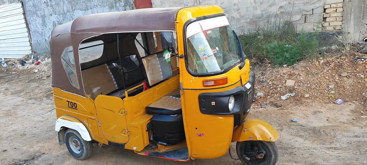 السلام عليكم تكتك 21 اوراق المصطفى أصولي أصولي للترقيم تكتك بيها خياس قليل بدوس ومكينه بيها تنقص شوي سعر 6 وبيها مجال مكان طوريج ***********
