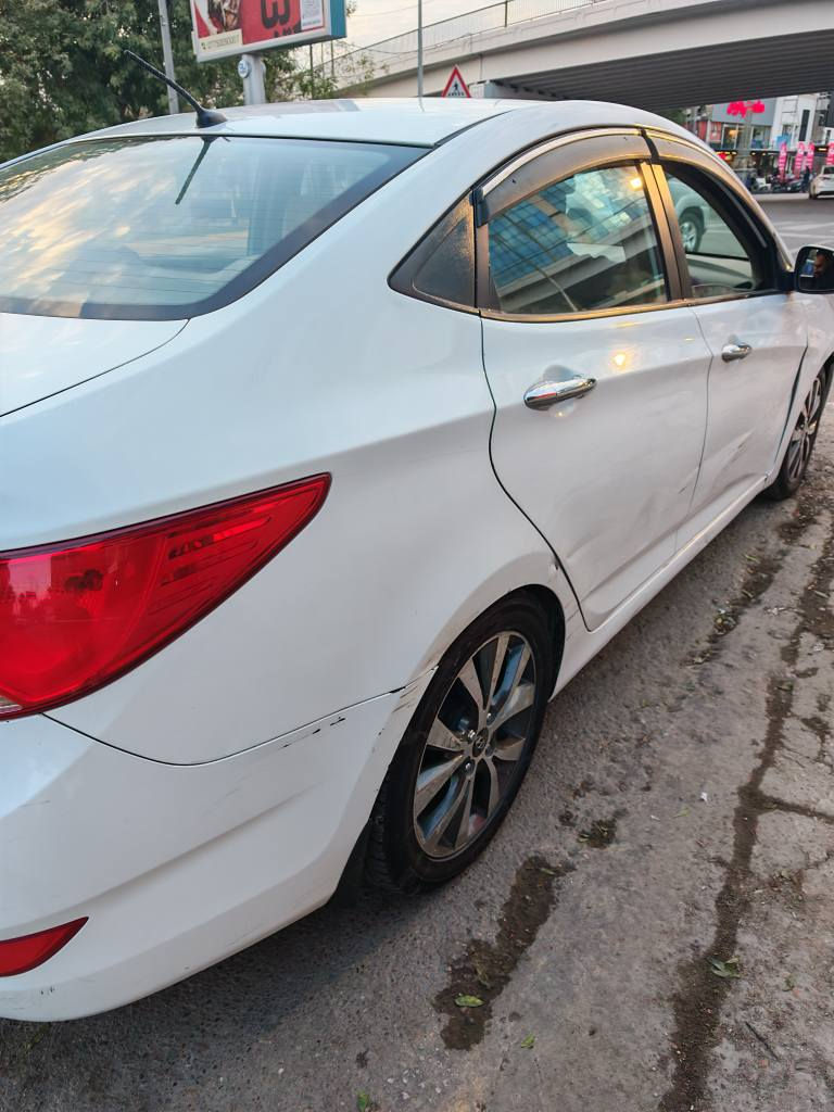 اكسنت موديل2016 خليجي
مكينه1600
شاشه وتحكمات
وكامره
تبريد قطعه
سياره مسوي كازكيت مالتها
ماشيه124الف كيلو 
مبدل بنيد وجاملغ امامي
سعر100$ وبيها مجال مكاني بغداد
*********** بغداد, العراق
