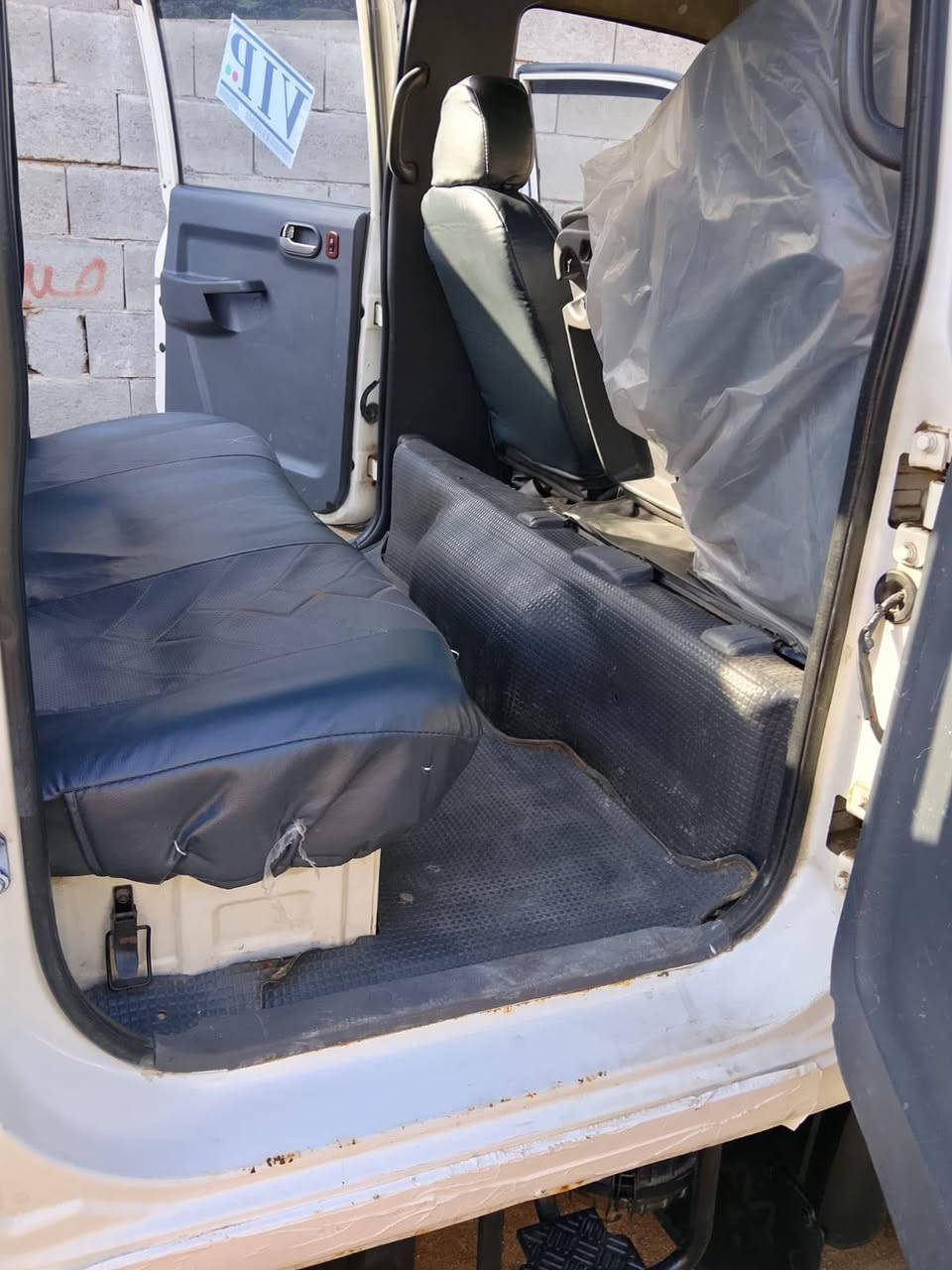 السلام عليكم كيا بنكو دبل قماره موديل 18 مكينه 3000 كير اوتوماتيك حداديه تخم تاير سياره جاهزه للاخير سعر 65 مكان السياره بصره ***********
