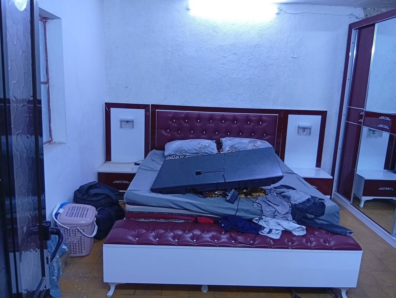 غرفه نوم تركيه نظيفه جدا للبيع المستعجل للانتقال لمنزل اخر
بغداد اليرموك ***********
