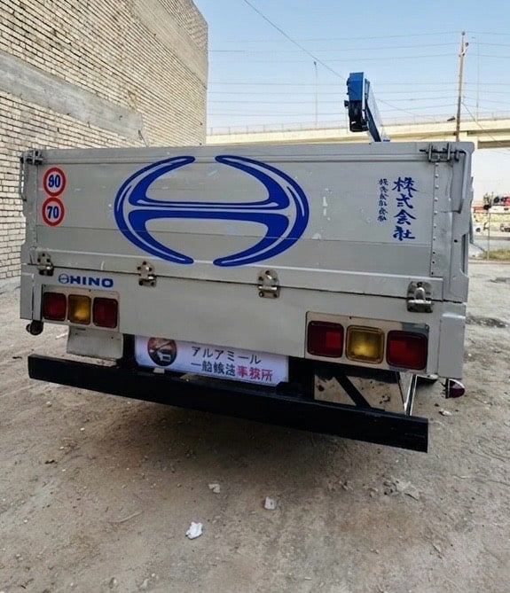 السلام عليكم 🫡 
شباب هينو أنكر للبيع 
محرك ٨٠ خطين فول عادي كرين كاركو 3 سلايت عدل 
طول بدي 5,85 صافي 
للاستفسار :***********
