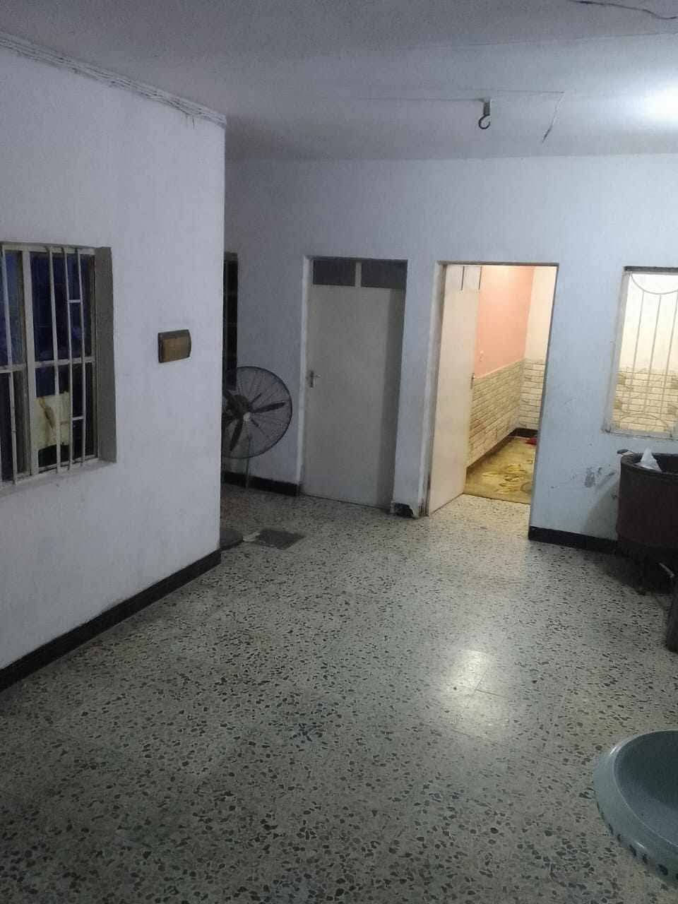 لسلام عليكم بيت 110 متر طابقين طابو صرف بي 5 غرف نوم وستقبال وخدمات صحيه فوك وجوه بيت قريب عل لشارع بقطاع 31 مقابل جامع لحكمه لسعر 160 وبي مجال لاستفسار  ***********
