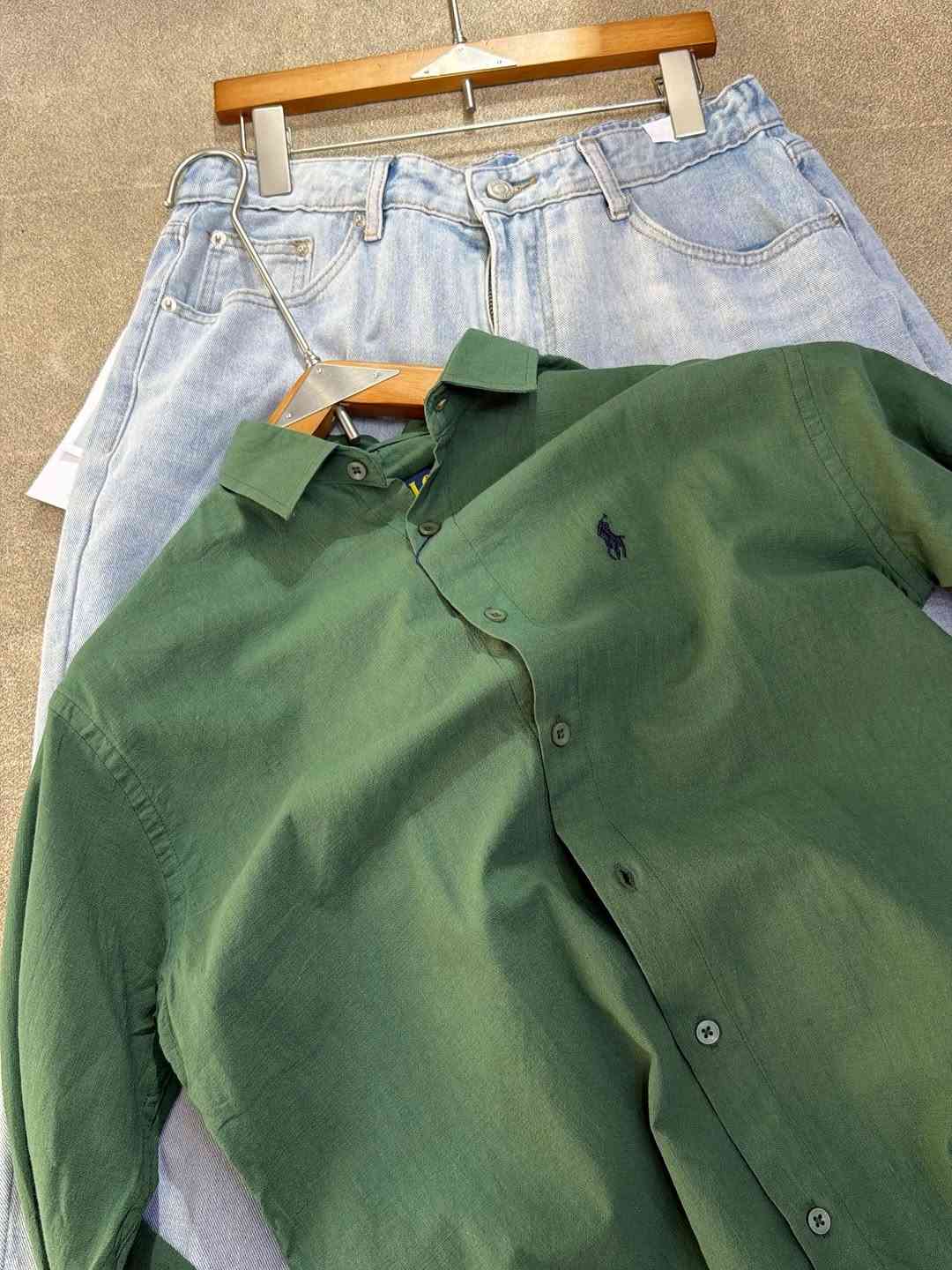 لمعرفه السعر والتفاصيل علق مهتم 🫰🔥
قميص بولو خامه لنن كوالتي عالي🔥
قياسات s,m,L,xL,xxL


**إذا كنت صاحب هذا الإعلان وتريد حذفه لأي سبب، رجاءا أرسل رسالة إلى الدعم الفني**