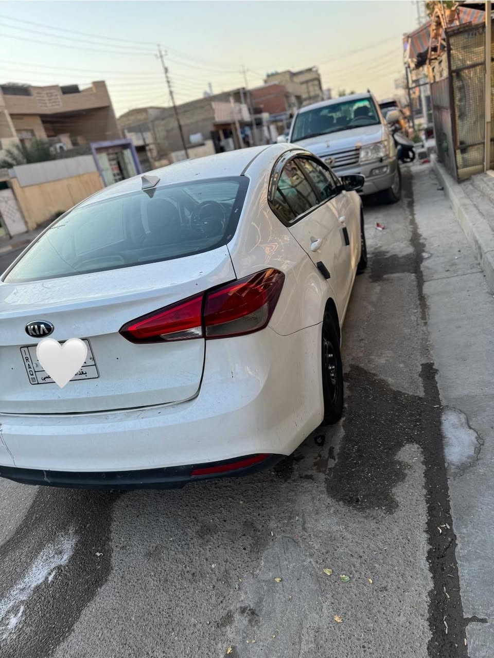 السلام عليكم 
كيا فورتي 2018 
ماشيه 190 ميل 
سياره نضيفه خير من الله 
شاشه جبيره بلادي 
تحكم ستيرن جهتين 
كير مكينه الحمدلله كلشي مابيهن مكفول 
حادثها بامريكا خلفي  مواصل الحوض 
صارت عندي طخه بيها هنا بلعراق بس موصلت للغود 
وبيها بارد بلباب مال السايق 
كلش نضيفه ومرتبه 
بغداد 
*********** 
السعر 122
