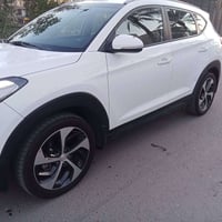 توكسان 2018رقم بغداد ماشية83الف  السيارة نضيفة بدون نواقص مري شفط كرسي...