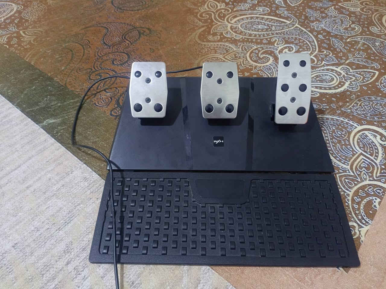 دركسون
PXN V9 /900°
استخدمتة بس 4 مرات و تركتة 
بعدة بالكارتون وكل اغراضة موجودة 
يدعم 
pc
Sony PlayStation 3
Sony PlayStation 4
Microsoft Xbox One
Microsoft Xbox Series X
Nintendo Switch

السعر 120 
عنواني بابل 
يتوفر توصيل جميع المحافظات 
تواصل 
***********
