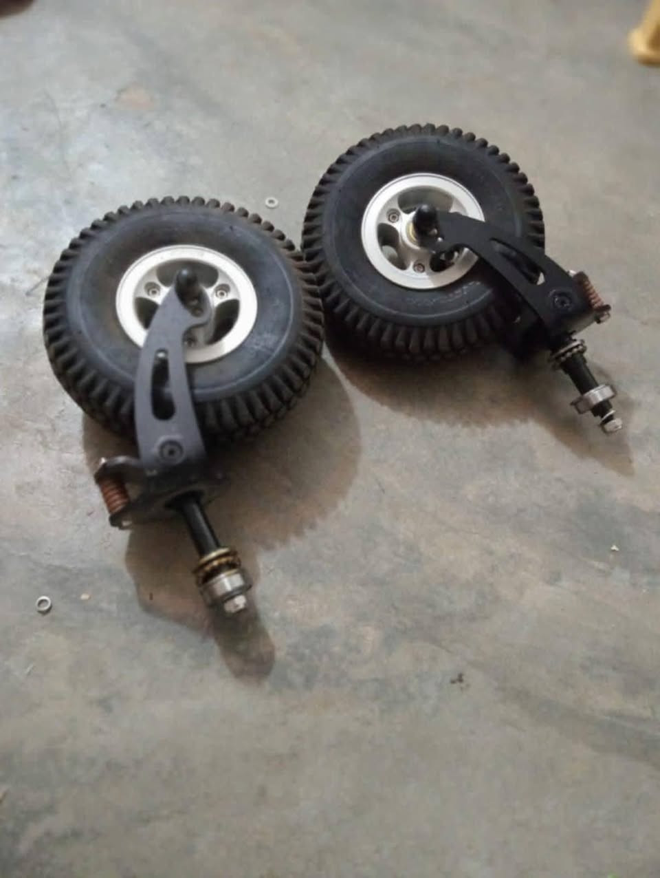 يتوفر لدينا جميع انواع كراسي كهربائيه ودفع و شلل رباعي و دراجات كهربائيه 

وكافه مواد الاحتياطيه 《بطاريات ♡ شاحنات ♡ تايرات ♡ اجهزه تحكم ♡ غيرها》

للطلب والاستفسار تواصل على واتساب                  
   
   ***********

يوجد توصيل لجميع محافظات العراق مجاني
