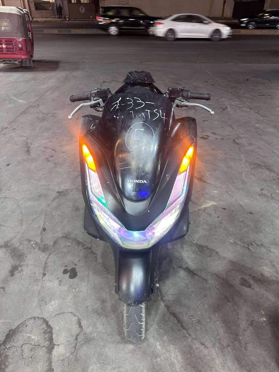 سلام عليكم pcx جيل الرابع كوري دراجة مكفولة من كلشي بيها بس كسر زغير موجود بصور ماشية84دراجة بلادية فول مواصفات حساس ستان حساس A اي بي اس تدفئة ب1900وبيها مجال عنوان مدينة الصدر قطاع 24
***********كلشي شغال بيها
