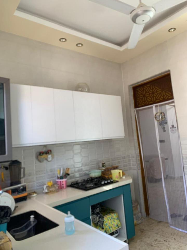 � دار سكني للبيع – فرصة مميزة

📍 الموقع: كوفة منطقة الجماعة بناء vip

📐 المساحة: 100م²

🛣️ عرض الشارع 7

🏘️ منطقة جدآ هادئة ومرتبة 

🏢 عدد الطوابق: طابقين

💰110 نقدي

⸻🔹 تفاصيل الدار:

الطابق الأول:

* غرفة + صالة + استقبال

* مطبخ +ودورتين مياه 

* طابق الثاني يحتوي على غرفتين 🛌

* +صالة ومجامع صحية🛁 

* تفاصيل البناء 🚧

أساس وسقف صب مركزي 🏗️

بناء طابوق 🧱 الأرضية مرمر من النوع الفاخر 

*للإستفسار تصال أو واتساب ***********
