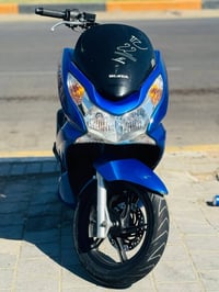 دراجهPCX  جيل الأول  ياباني مكينه 150 مكفوله  دراجه شوفت عينه نضافه مك...