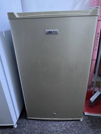 ثلاجة صغيرة • نظيفه • زيونه