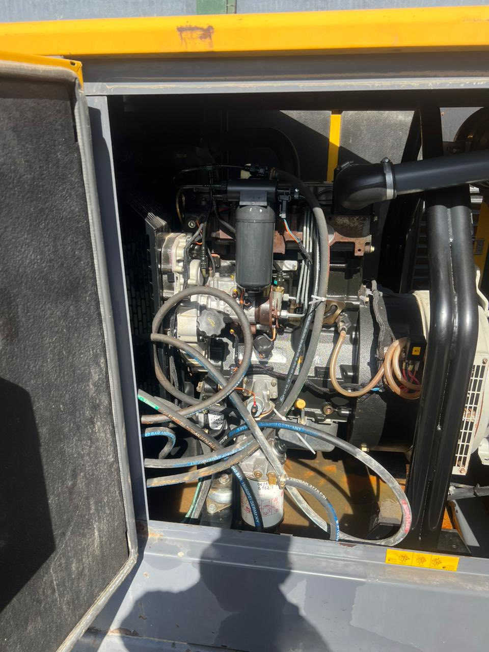 سلام عليكم للبيع مولده بلادي أوربي كاتم نوع بيركنز إنكليزي 37.5 كيفي موديل2015 ملاحظة مولد على وضع شركه سعر اتصال على رقم ***********
***********
