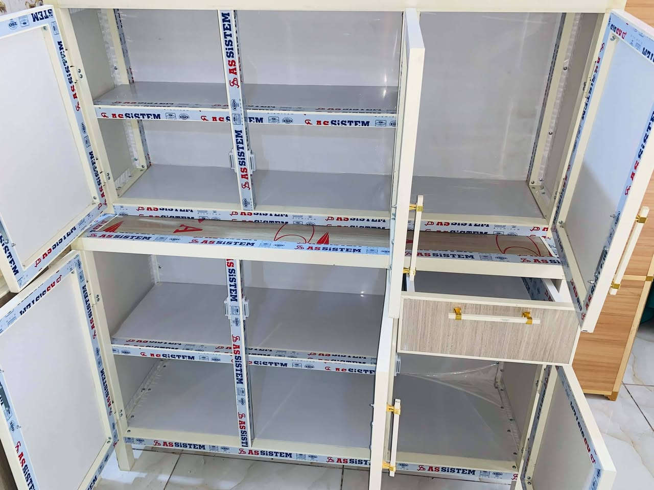 كاونتر تفصال درجة اولى ما مستخدم قياس سنك متر قطعتين متر ونص مكان بغداد اكو توصيل داخل بغداد شراي فقط اتصال *********** بي وتساب
