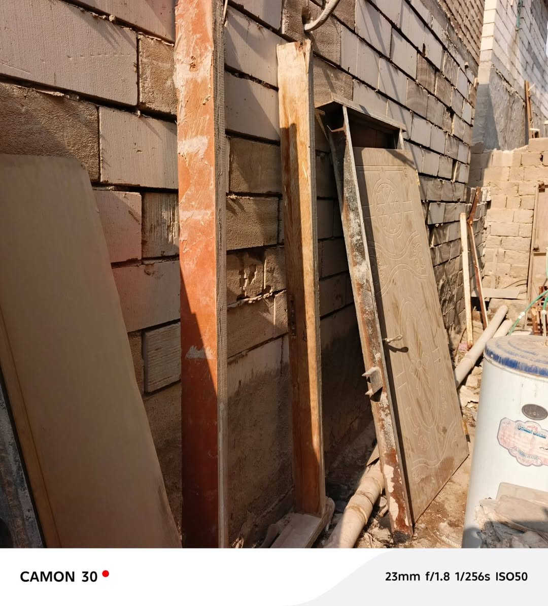 السلام عليكم/ بيبان وشبابيك للبيع كلهن جدد وكاملات هنه وجام وبيبان غرف خشب شوفت عينك للستفسار اتصال على هاذه الرقم *********** /العنوان البصرة عويسيان
