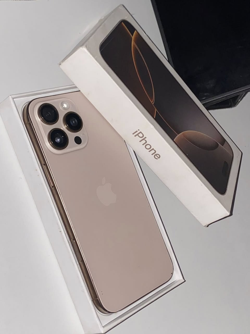 ايفون 16 بروماكس 256 شرق اوسط⚜️
مكفول فقط مستبدل شاشه نوعيه جيده✅
وبطاريه وكاله✅
نضافه 85‎%‎ فقط الشاصي شوي بي ضربات مماثره 
السعر 775الف ابلاششش🔥🔥
بغداد 
*********** اتصال+واتساب
