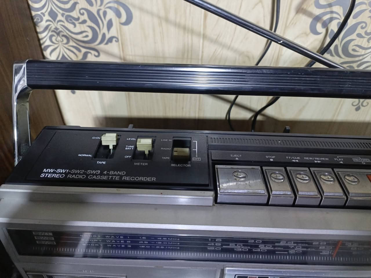 للبيع 
راديو مسجل ناشيونال بانسونك 
(RX-5100T) ياباني المنشأ إستيراد مؤسسه بدايه الثمانينات راديو 4 موجات بدون fm,,نظافه عاليه جدا مقارب للجديد نقص الكارتون فقط،مع الكاسيت وگيبل التوصيل الاصلي ..شغال وبحاله ممتازه.. للاستفسار(***********)
متواجد واتساب ماسنجر،،يوجد توصيل 
((السعر مراسله الصفحه))
ملاحظه..متوفر جهازين نفس النوع والنظافه
