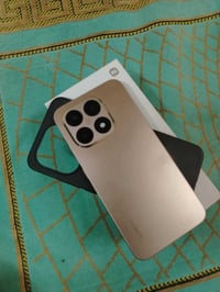 Xiaomi 15t ذاكرة 512 رام 16+  الجهاز بس بي هالكسر بالشاشة والباقي كله ...