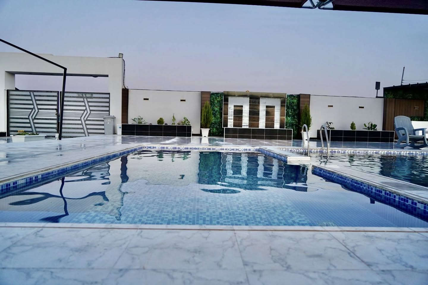 ✨💎 منتجع اللؤلؤة VIP للإيجار اليومي 💎✨
إذا تبحث عن الفخامة والراحة والخصوصية، منتجع اللؤلؤة يوفر لك أجواء راقية ومتكاملة لقضاء أجمل الأوقات مع العائلة والأصدقاء 🌴🏊‍♂️

🌟 جميع الخدمات متوفرة داخل المنتجع:

🔹 مسبح كبير للكبار بتصميم راقي وإنارة ليلية مميزة 🏊‍♂️

🔹 مسبح خاص وآمن للأطفال 🏊‍♀️

🔹 طاولة بليارد فخمة 🎱

🔹 منضدة و فيشة للألعاب 🃏

🔹 ألعاب أطفال متنوعة 🧸

🔹 جلسات خارجية فخمة ومريحة

🔹 مساحات خضراء واسعة وحديقة جميلة 🌿

🔹 إنارة ليلية رائعة تضيف أجواء مميزة ✨

🔹  أماكن استراحة مكيفة ❄️

🔹 حمامات ماستر ومتكاملة 🚿

🔹 مطبخ متكامل للخدمة 🍽️

🔹 مكان مخصص للشواء 🔥

🔹 موقف سيارات واسع 🚗

🔹 خصوصية وأمان تام 🔒

🔹 جلسه مائيه🌊

🔹غرف عدد 2 ماستر 🛏️

🎉 مناسب لـ:

✔ تجمعات العوائل

✔ أعياد الميلاد

✔ المناسبات الخاصة

✔ الرحلات وقضاء يوم ممتع

 للحجز والاستفسار: (***********)

العنوان صلاح الدين قضاء بلد 

علماً ان المنتجع موثق  في تطبيق اجرلي

                💎 منتجع اللؤلؤة…
