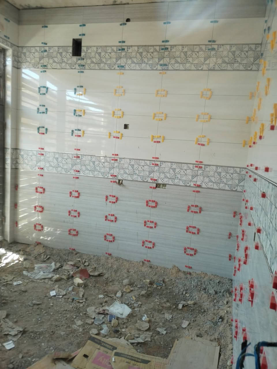 ابو عباس (***********) لعمل السيراميك واللوح البورسلاين والمرمر _ارضي _جداري_ بايات درج شغل عراقي او ايراني بالطرق الحديثة ((ملاحظة)) الشغل شرط درجة اولى تسليم مهندس
