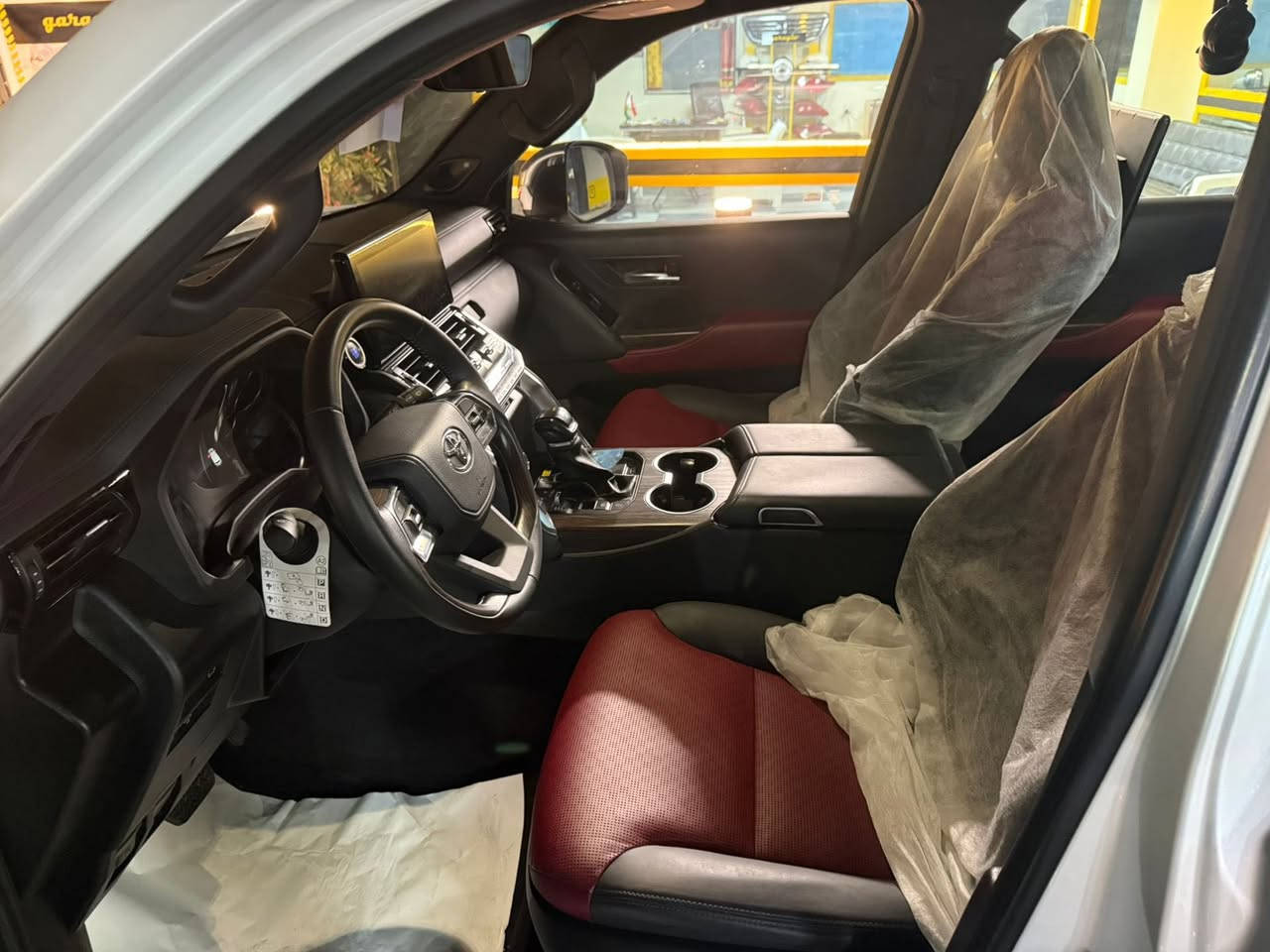 السلام عليكم 

لاندكروز   🇯🇵🇯🇵 

موديل ٢٠٢٢ تون توربو 🚀 vxr فول الفول اعلى مواصفات 

ماشيه 40  الف كيلو 

شركه ساز صفر اربيل 

🛑 بصمتين شركه 
🛑 سلايت 
🛑 رادارات 
🛑 شغال 
🛑 كاميرات ٤ 
🛑 سستم صوت jbl
🛑حساس ٣٦٠ درجه 
🛑 زراك لايت 
🛑 شاشه كبيره 
🛑 كشنات جلد احمر بلاد 
🛑 داتا شوً
🛑كشن حار بارد 
🛑 شاشات خلفيه بلاد 
🛑 ٢ كشن كهرباء 
🛑 صندوق كهرباء 
🛑 ثلاجه 
🛑 وباقي مواصفات المعروفه 

رقم اربيل الجديد بشرط التحويل 

السياره مكفوله كفاله عامه 

السعر ٧٤٠  ورقه 💵💵 مجالها بسيط لان سعرها مناسب

مكانها اربيل 

*********** ☎️☎️
