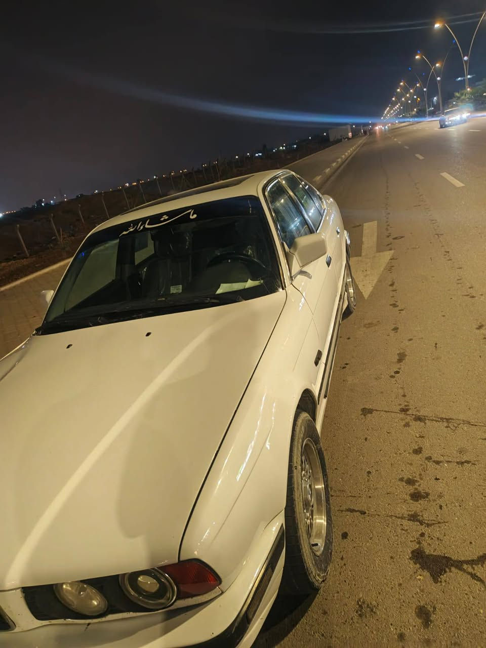 السلام عليكم 
بي أم 525
مكينه 20 مسكر فانوس 
كير ومكينه خير من الله
بصره سنويه30
تبريد ثلج 
فتحه ٣ طكات
لايت زنون 
بيها ضربه خفيفه ب جاملغ وباب مبدل
صبغ عام جماليه
سعرها ٥٣ وبيها مجال قليل
***********
بصره_ الزبير_ المربد القديم الزبير, البصرة
