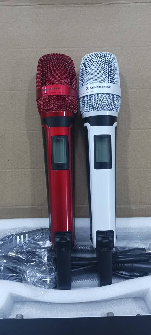 مايكات لاسلكي سعر القطعه 90 الف توصيل مجاني قطعتين باله جديد نضافه 100ب100للاتصال ***********
