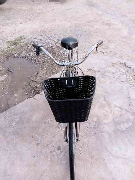 السلام عليكم بايسكل للبيع بالاه 
الحجم 26 ✅
بركات وره وجدام ✅
دينمو شغال هوه والضوء مالو ✅
تبديل شغال 6 نمرات ✅
كامل مانكصر شي ✅
السعر 110بي مجال ✅
للاستفسار الاتصال على الرقم ***********
