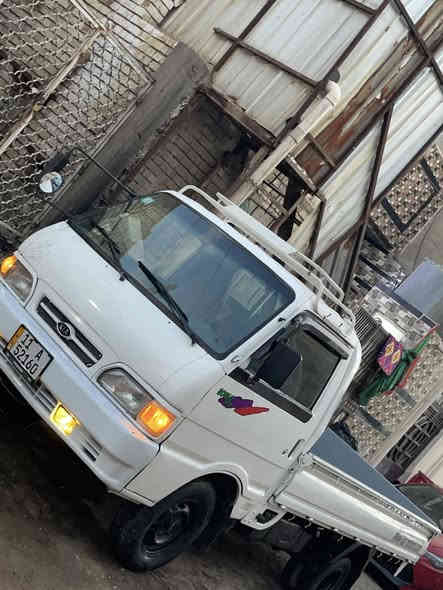 السلام عليكم 
كيا موديل 1995
بسمي الهزه جديده 
رقم إنكليزي تحويل مباشر 
الشاصي نضيف 
ورقم الشاصي شعار مثبت بلسنويه 
تخم تايرات بيها 
المحرك بدون تبخير ولا تنقيص نضيف 
مابيها اي  حادث مصبوغه للجماليه فقط 
دوشمه جديده 
باتري جديد 
السياره جاهزه من كل النواحي 
السعر 55 وبيها مجال قليل 
المكان بغداد العبيدي شارع يوسف 
الاتصال على الرقم ***********
موجود بي وات ساب
