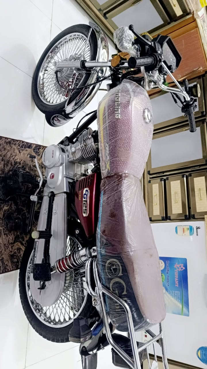 السلام عليكم تايكر موديل 2025 دراجه جديده بعدها بل جيس صارله شهر طالعه من الوكيل طالعه بل26 الشكل الحديث ام الدسك الباب الاول بعد احله من الصوره اوراق مال وكيل كاملات 5اوراق الشراري يتصل مكاني حله شاوي يم فلكت غرفت التجاره السعر مال بيع 675  وهذا رقمي ***********
