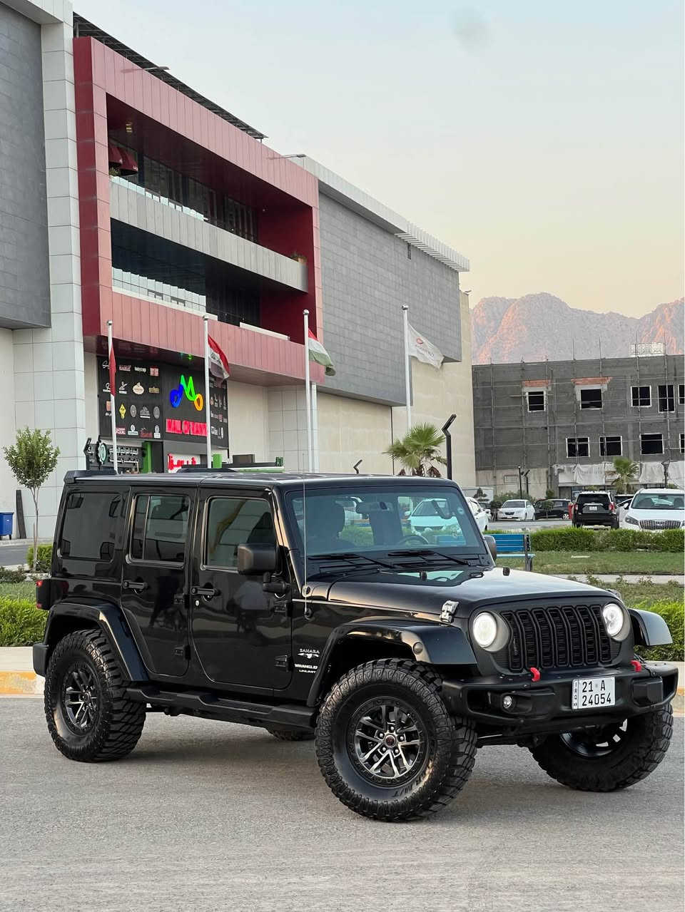Jeep wrangler 🇺🇸
‎جێب ڕانگلەر مۆدیل 20018

‎ ، کراوە بە 2023
‎تایە و ویلی جەبەلی بۆ بەستراوە 
‎سەقفی پلاستیک مەرغووب 
‎گێر و مەکینە و کارەبایی بەشەرت 
‎ئەکسل و دەبڵ ئەکسلی بەشەرت 
‎تەبرید سارد و گەرم بەشەرت 
‎مەکینە مەرغووب 6 بستۆن 
‎سەنەوی ژینگە و ڕێگاوبانی تازەیە بە ناوی خۆمانەوەیە 
‎کامل سێرفز بۆ کراوە ، ڕۆنی مەکینە هایدرۆلیکی گێر 
‎سەیارەکە و بێ بۆیاخ يه ك پلي بجوكي هه يه
‎و بۆیاخ و پارچە گۆراوی نیە ي...

*********** 

‎ماوەی ڕۆشتنی سەیارەکە تەنها ١٢٠ هەزار 
‎ژمارە موبایل لەسەر ڕەسمەکان دانراوە ..
‎شوێن رانيه رانية, السليمانية
