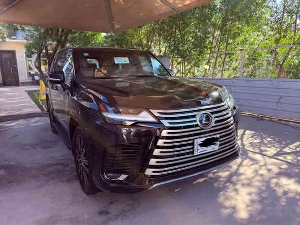 لكزز 2023 ( SAS)  ام الضمان رقم بغداد مغلفه PPF فول الفول ماشيه 35 الف كيلو بدون صبغ ولا بارده ولا اي حاله مكفوله كفاله عامه الموصفات معرفه 1\1 السعر 114 وبيه مجال بسيط الرقم *********** بغداد
