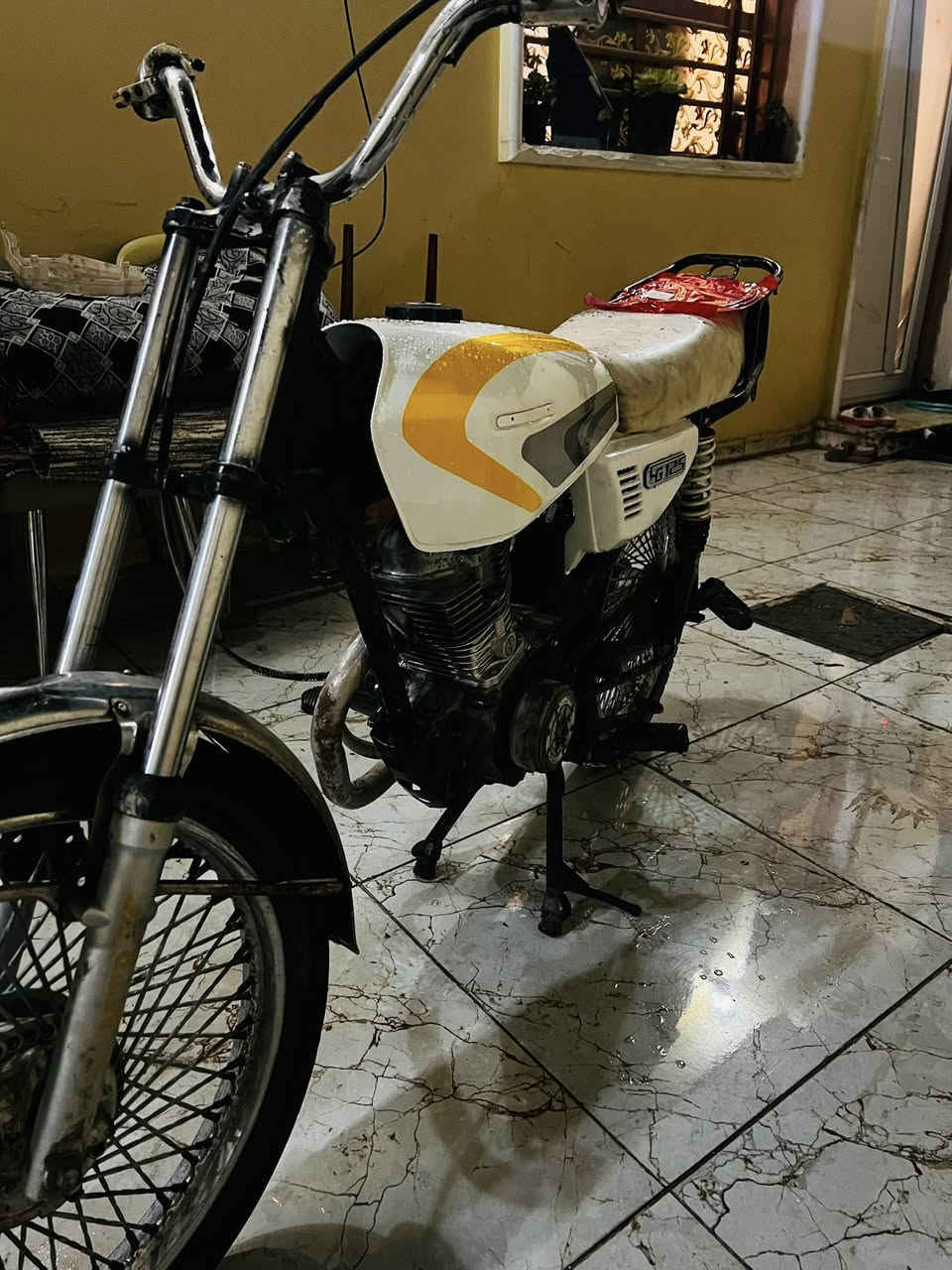 دراجهً أربعه كير كلك كلك 
مفتوحه قبل شوفت عينك اروح بيها للشغل وارجع 
مكاني نجف 200  وبيها مجال حك الجيع ًًً

***********
