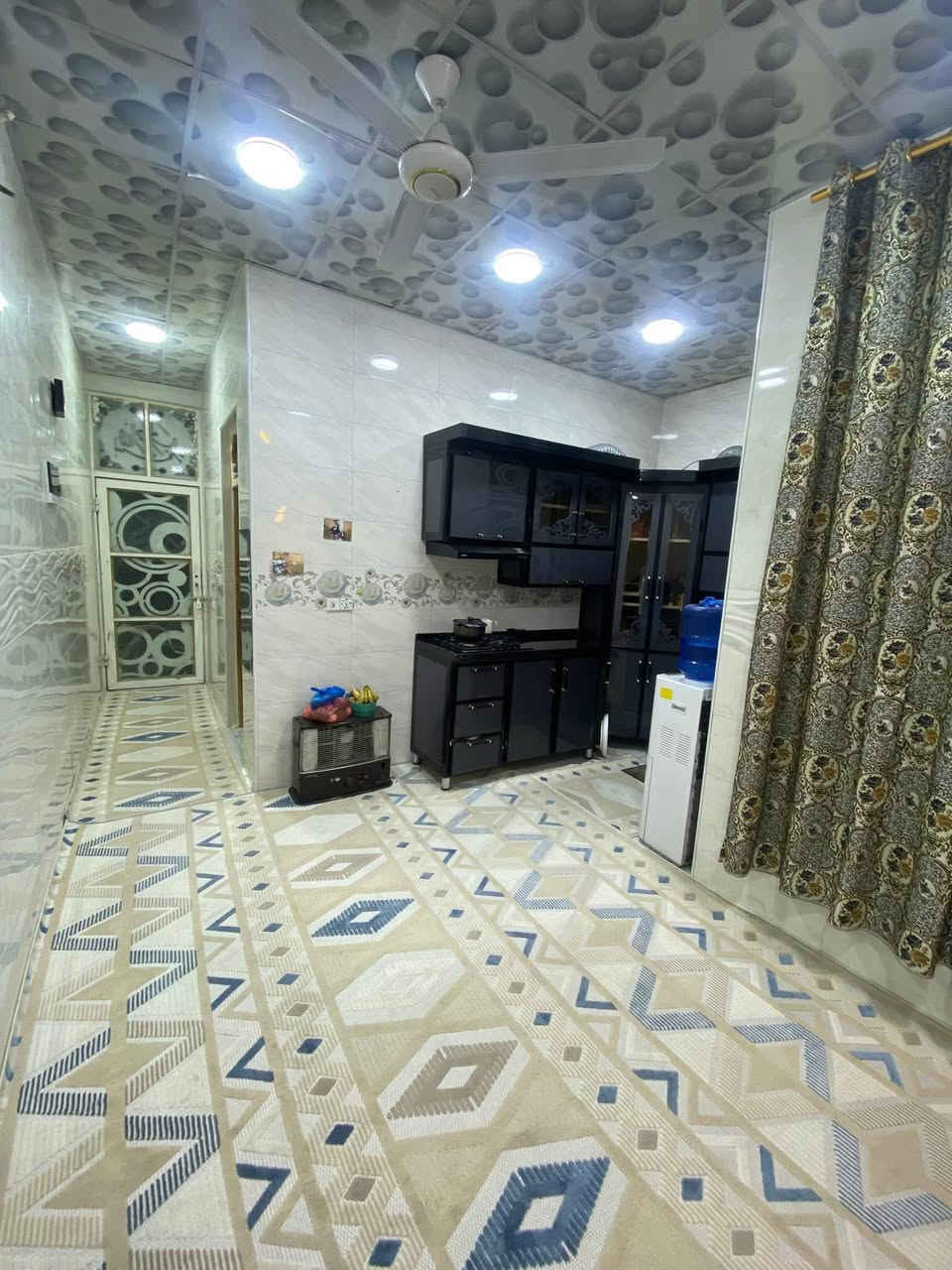 مكتب اكرم الحاتمي للعقار  ***********
==================================

دار  للبيع  المساحة  63 متر  طابو صرف 

حي ميسان الشريط قطاع 84 شارع 15 متر

==================================
                             طابقين 

 الطابق الاول/ صالة ومطبخ وأستقبال 

  وصحيات داخلية وخارجية وطارمة 

       الطابق الثاني/ غرفة وصالة

     الطابق الثالث / مخزن وسطح 

 بناء درجة اولى طابوق والسقف صب كونكريت 

           البيت جديد شغل جناي 

        السعر 96 مليون وبي مجال 

للاستفسار الاتصال بالرقم *********** وات سآب 

          او مراجعة المكتب اكرم للعقار

عنوان المكتب النجف الكوفة حي ميسان 

     شارع الكيات مقابل اسواق حليم
