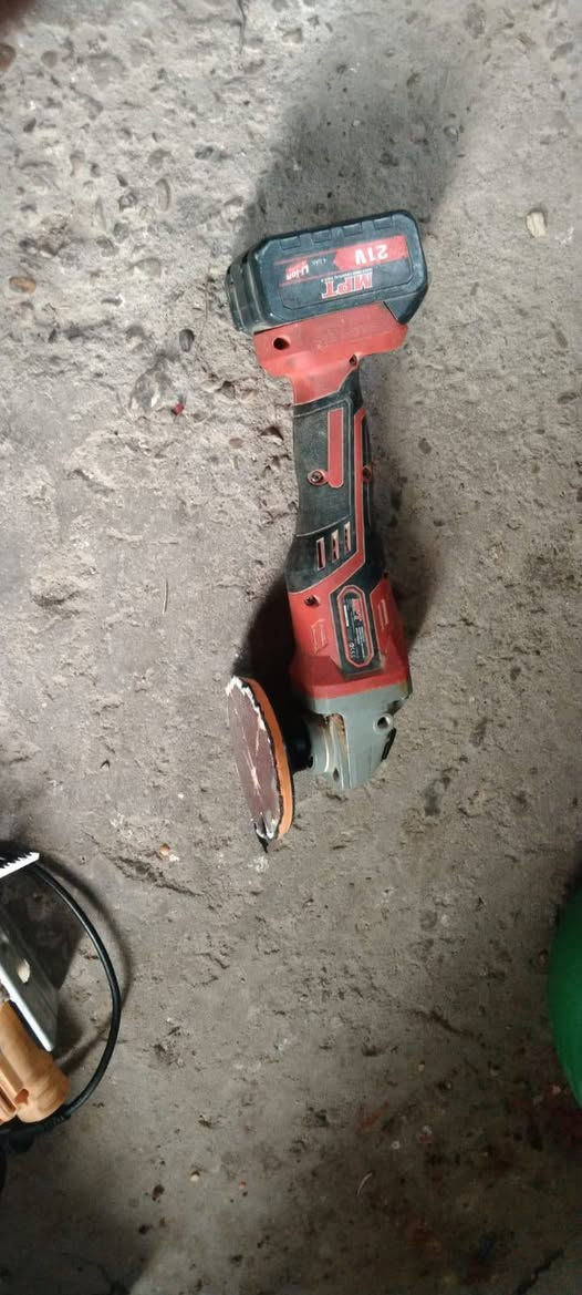 كمبريسر +مسدسات ٢+ منشار ترددي+ كتر + كوسرة السعر 350 وبيهن مجال مكاني الحسينية القمانيات قرب سكلة النور هاتف ***********
